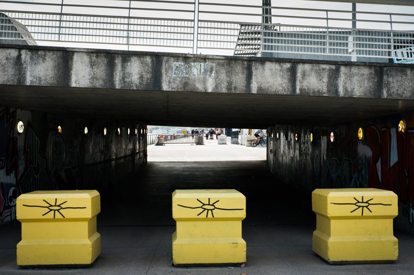 Pedestrian passage under a bridge